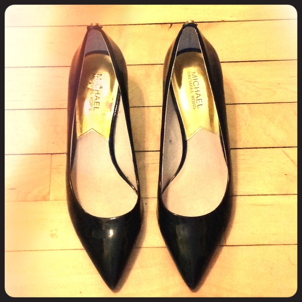 Patent black leather MICHAEL KORS pumps